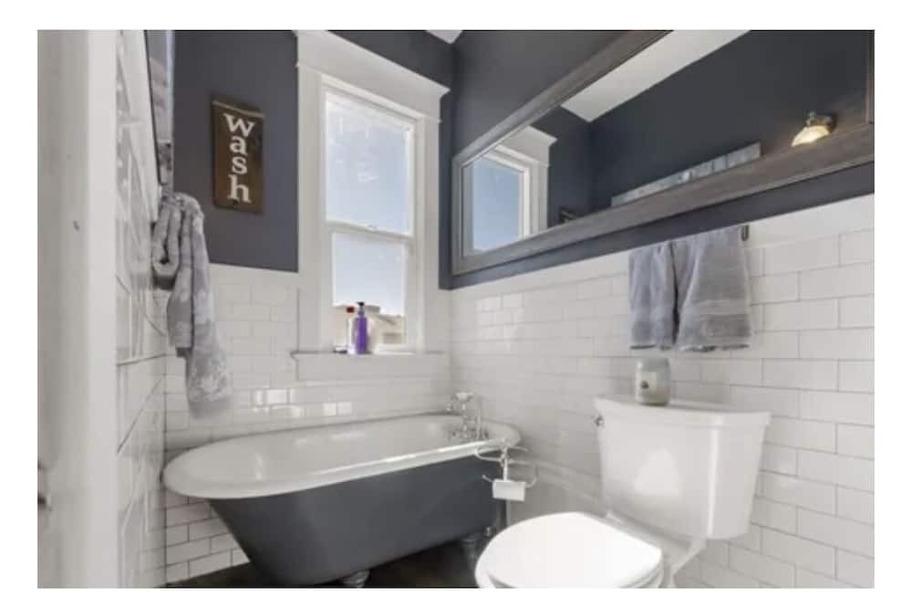 Photo of Bathroom in Orchard City