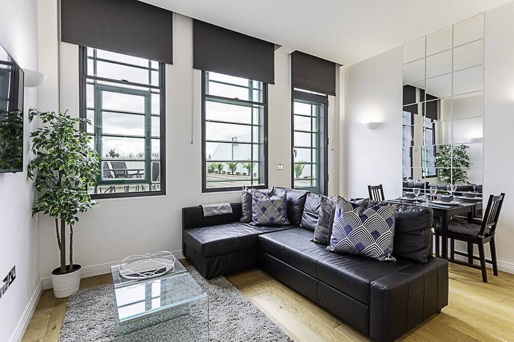 Photo of Livingroom in London Borough of Ealing