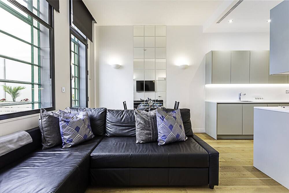 Photo of Livingroom in London Borough of Ealing