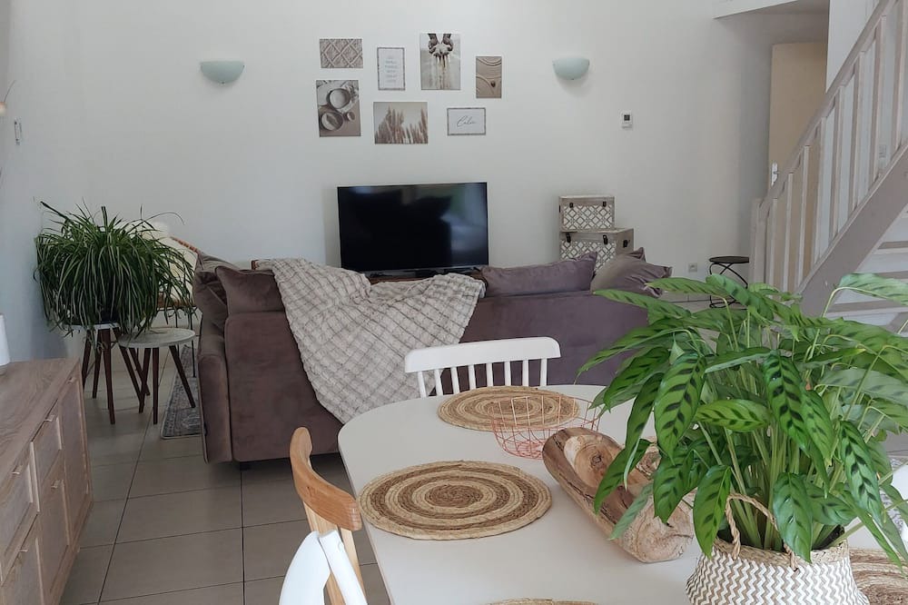 Photo of Livingroom in Nouaille-Maupertuis