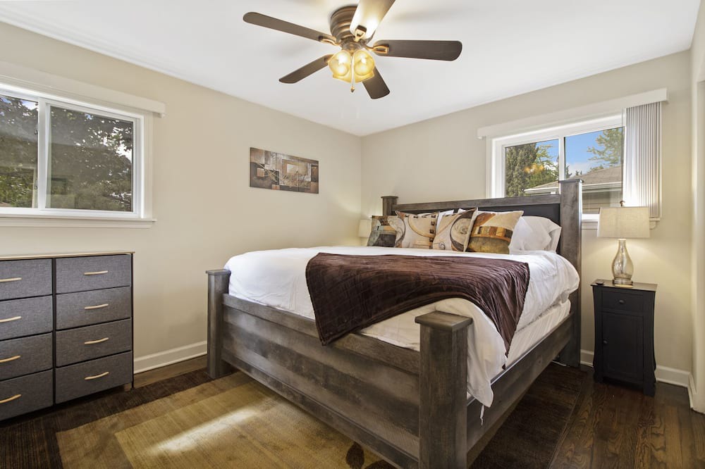 Photo of Bedroom in Des Plaines