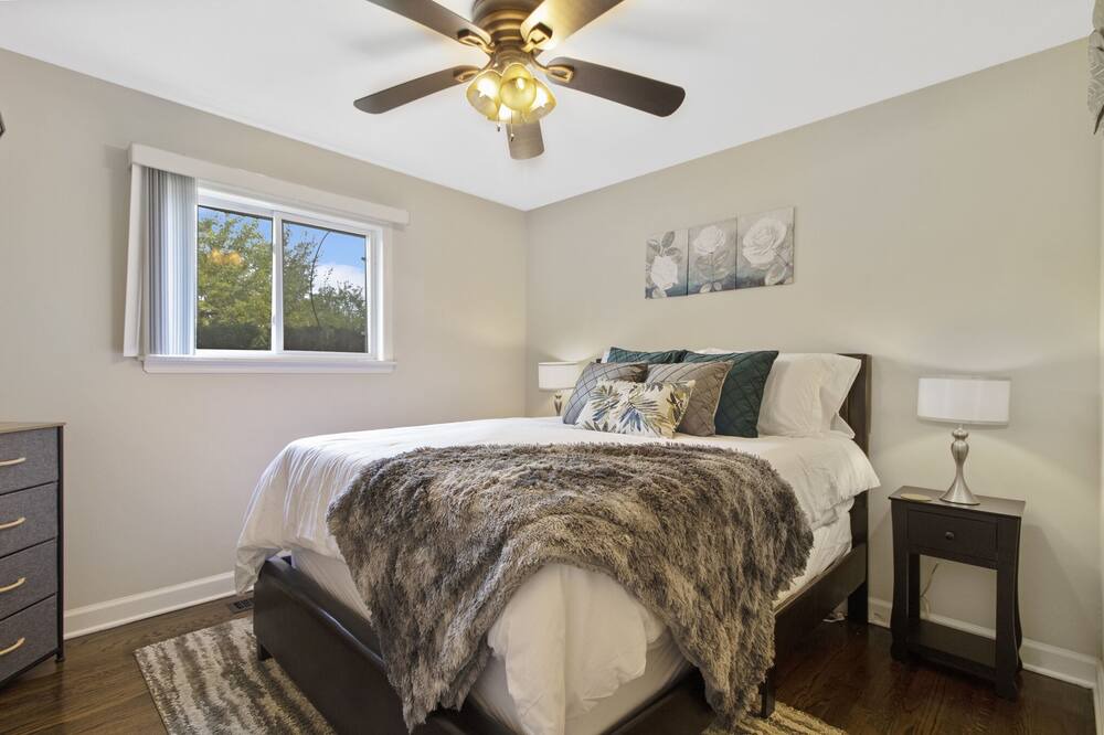Photo of Bedroom in Des Plaines
