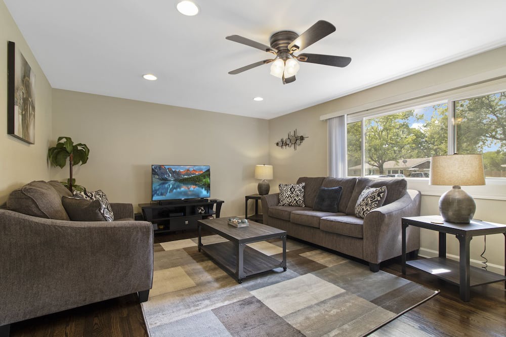 Photo of Livingroom in Des Plaines