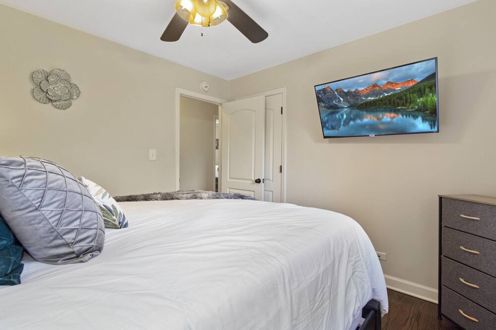 Photo of Bedroom in Des Plaines
