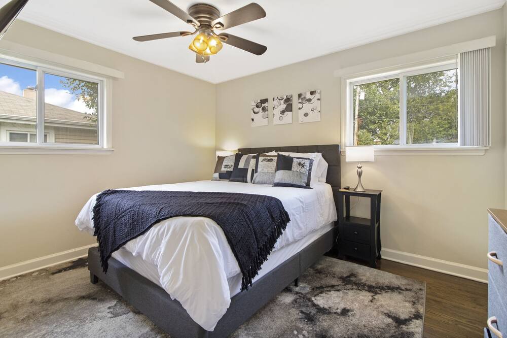Photo of Bedroom in Des Plaines