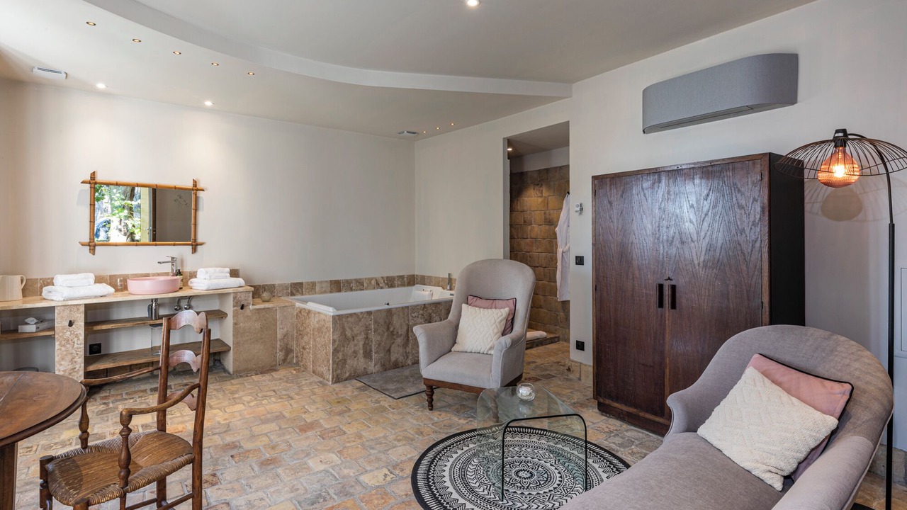 Photo of Bathroom in Quincie-en-Beaujolais