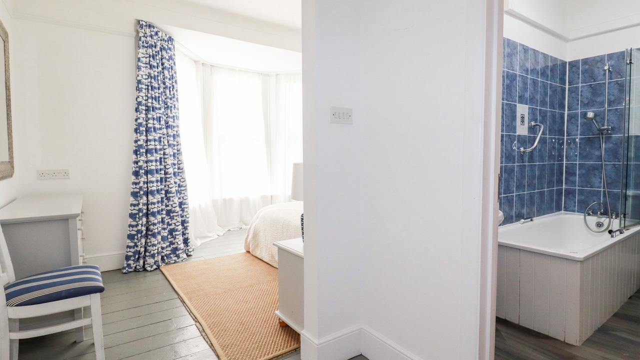 Photo of Bathroom in Maenporth