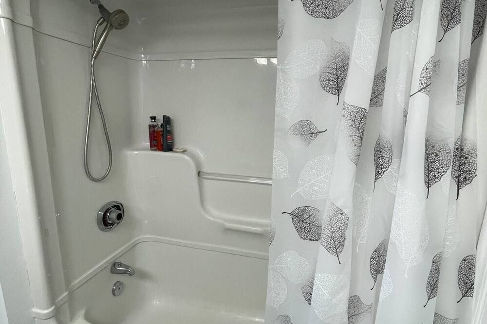 Photo of Bathroom in Byron