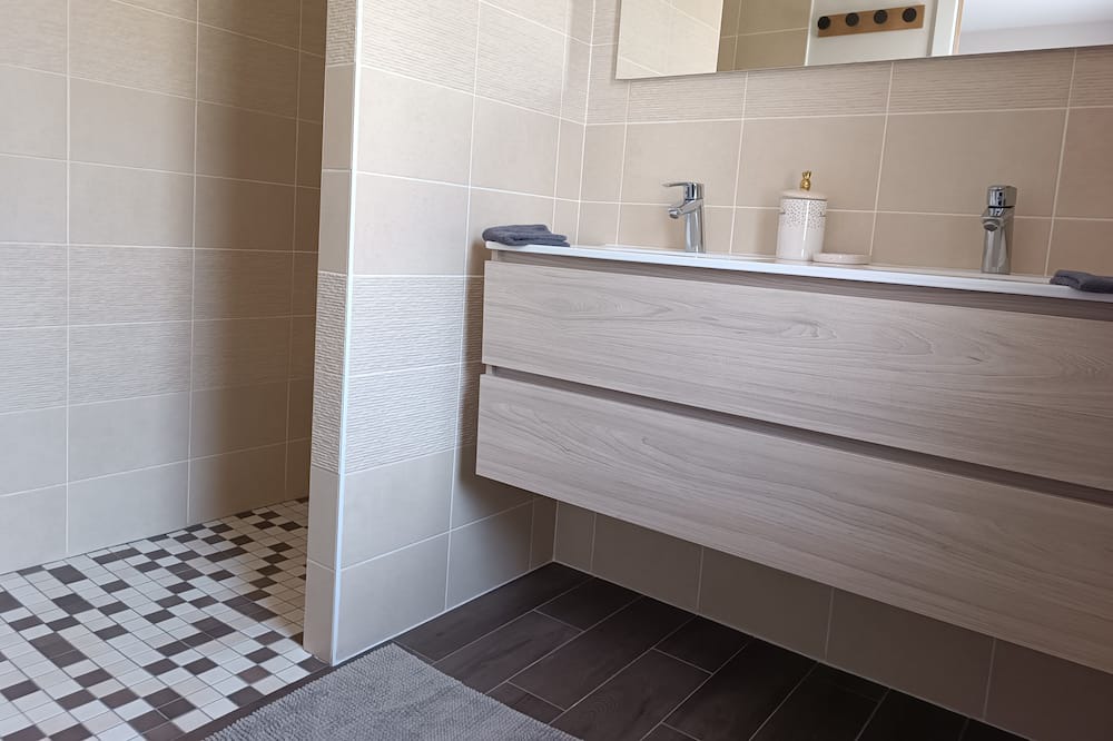 Photo of Bathroom in Saint-Samson-sur-Rance