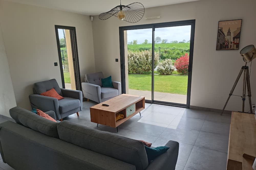Photo of Livingroom in Saint-Samson-sur-Rance