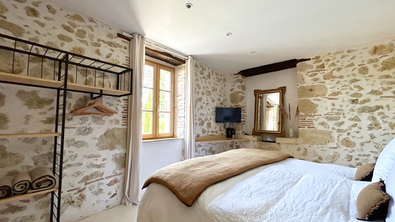 Photo of Bedroom in Castelnau-Barbarens