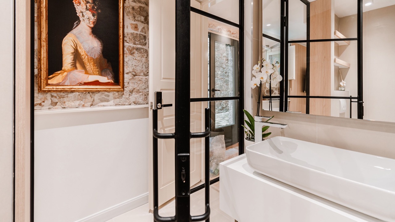 Photo of Bathroom in Grad