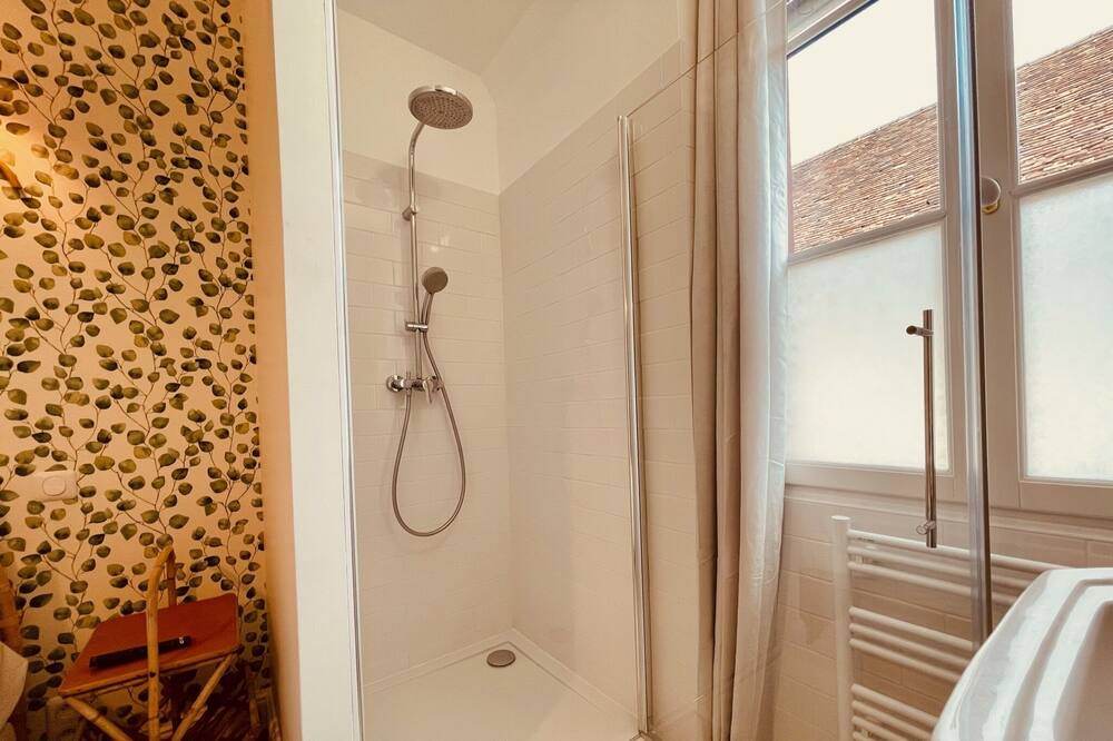 Photo of Bathroom in Vaux-sur-Seine