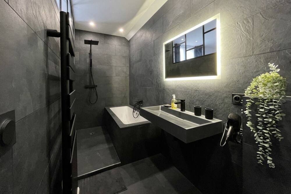 Photo of Bathroom in Vaux-sur-Seine