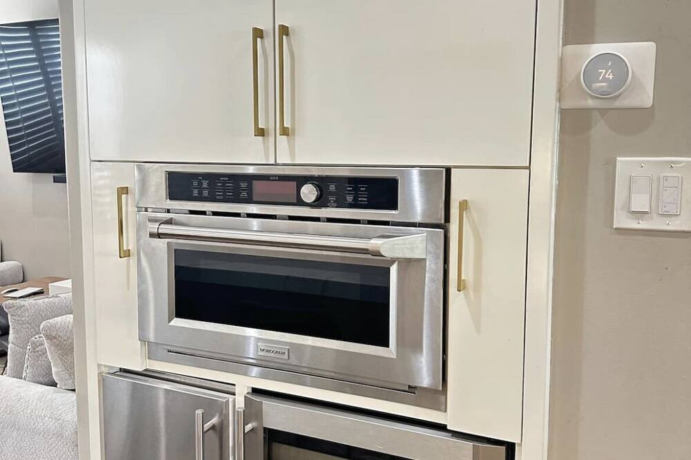 Photo of Kitchen in Legacy Town Center North