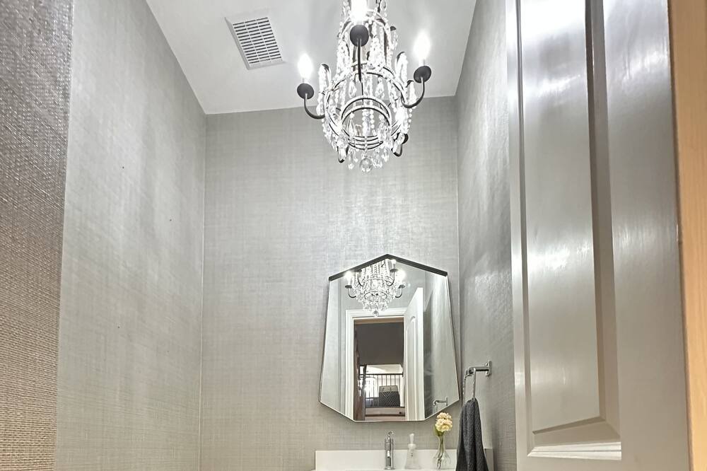 Photo of Bathroom in Legacy Town Center North