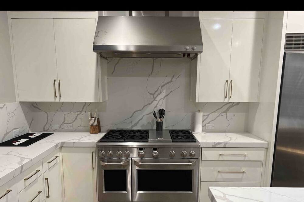 Photo of Kitchen in Legacy Town Center North