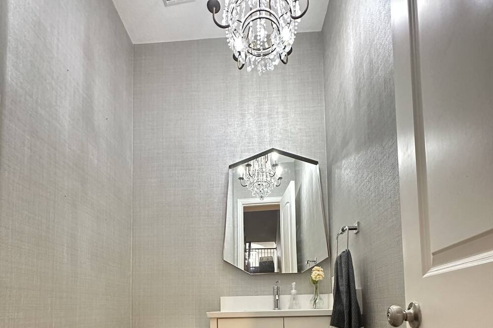 Photo of Bathroom in Legacy Town Center North