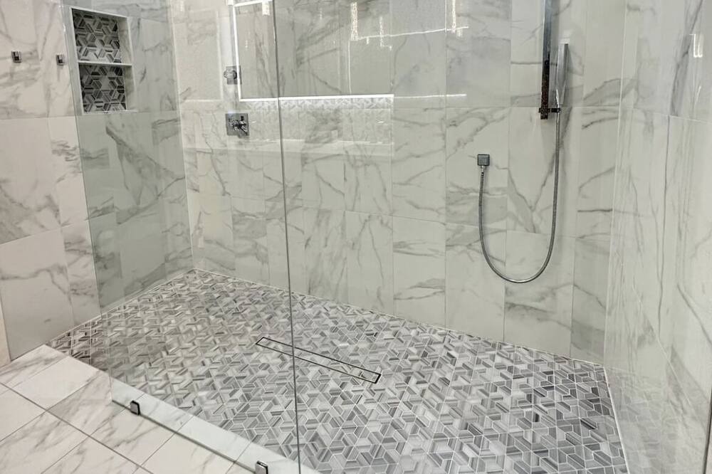 Photo of Bathroom in Legacy Town Center North