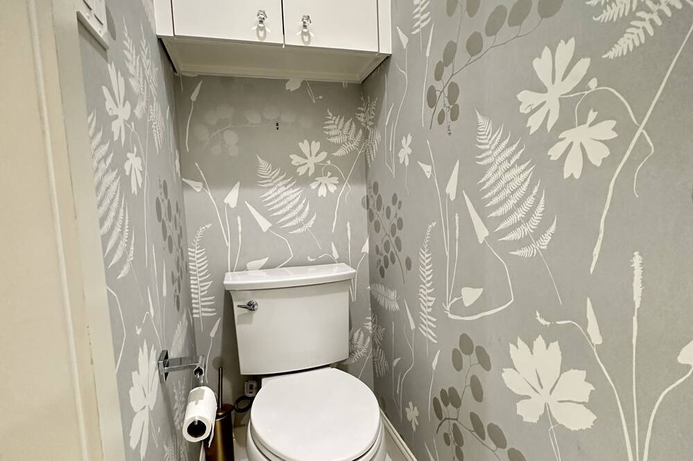 Photo of Bathroom in Legacy Town Center North