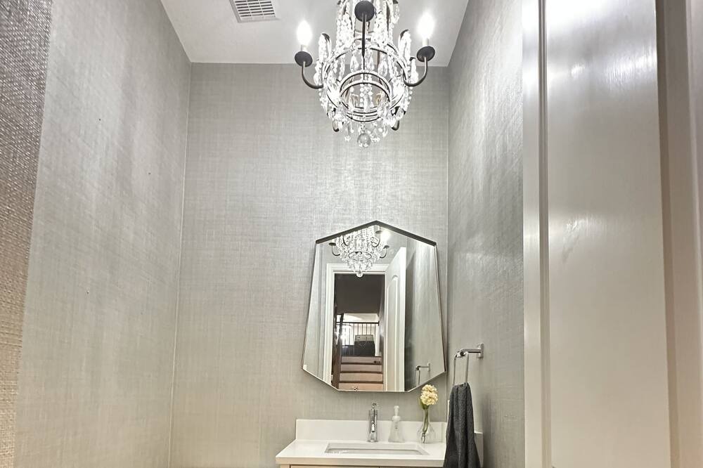Photo of Bathroom in Legacy Town Center North