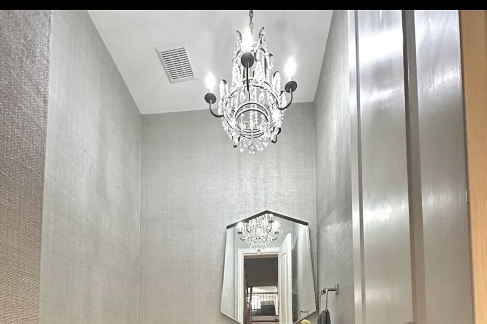 Photo of Bathroom in Legacy Town Center North