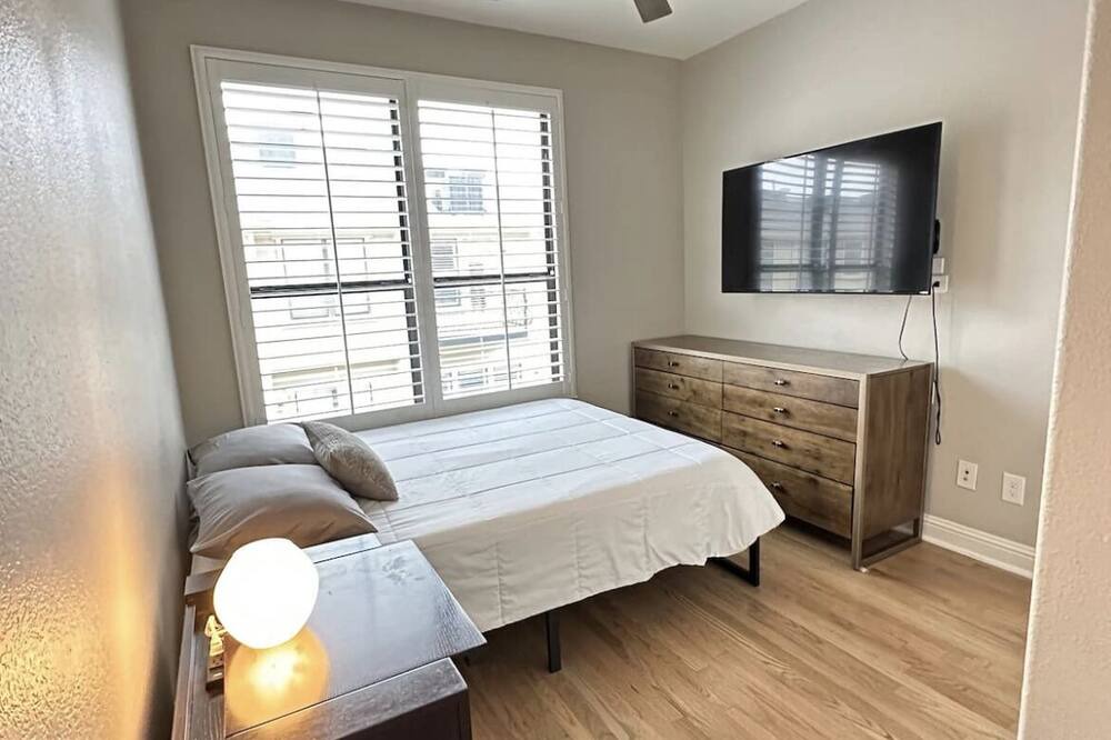 Photo of Bedroom in Legacy Town Center North