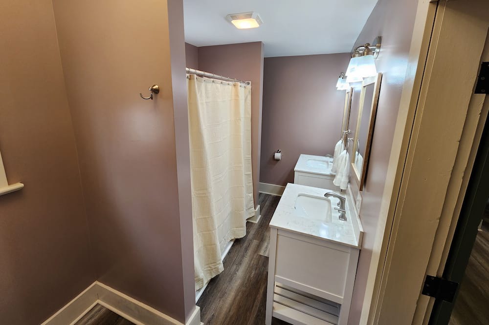 Photo of Bathroom in Wapakoneta