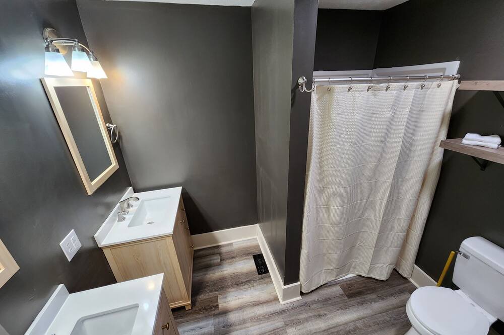 Photo of Bathroom in Wapakoneta