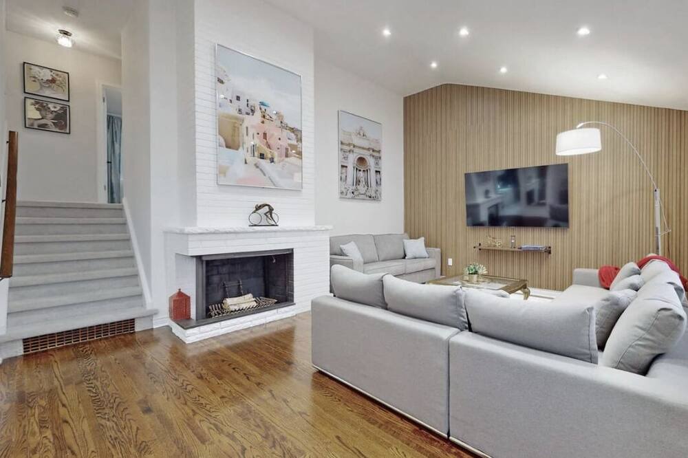 Photo of Livingroom in Richmond Hill