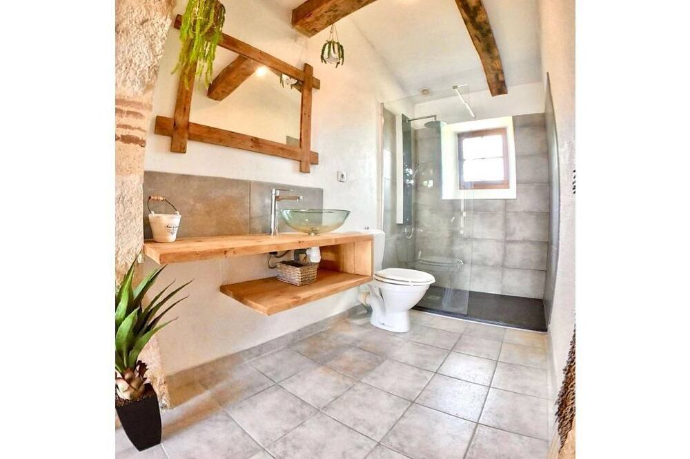 Photo of Bathroom in Garonne