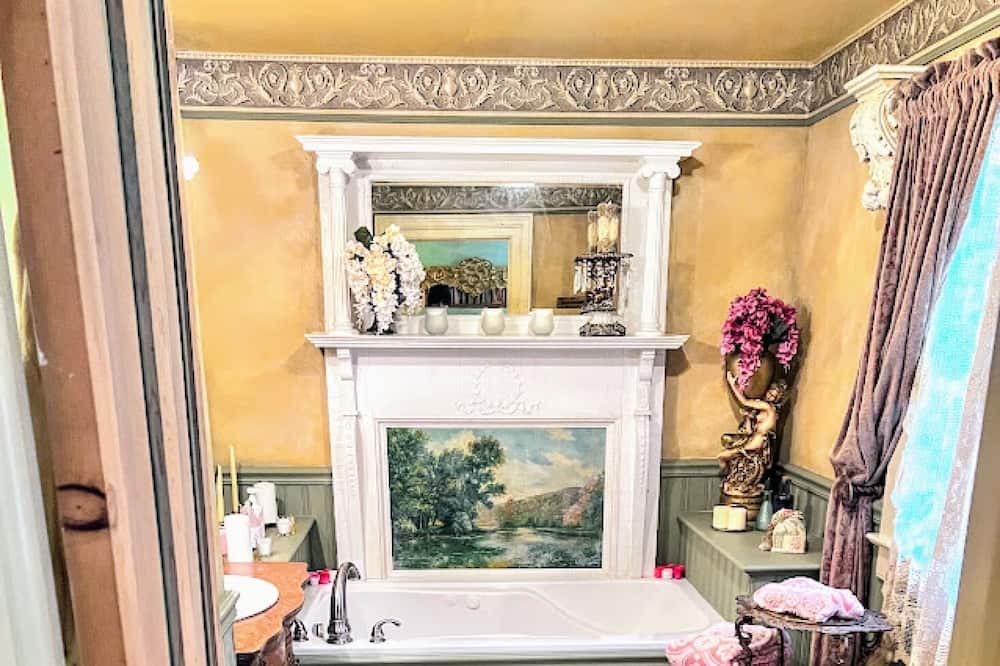 Photo of Bathroom in Franklin Springs