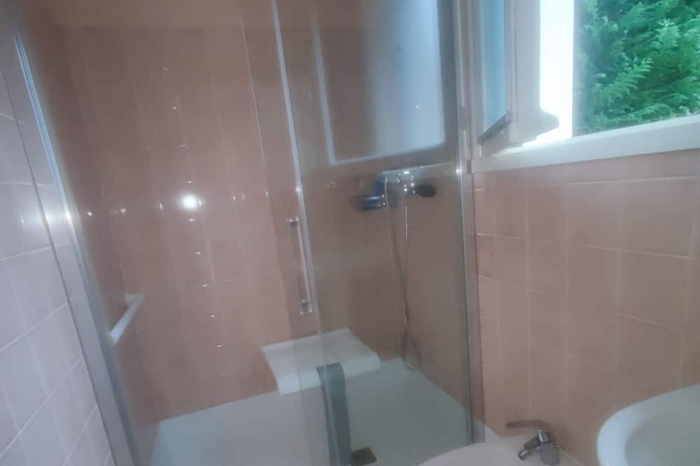 Photo of Bathroom in Montmorillon