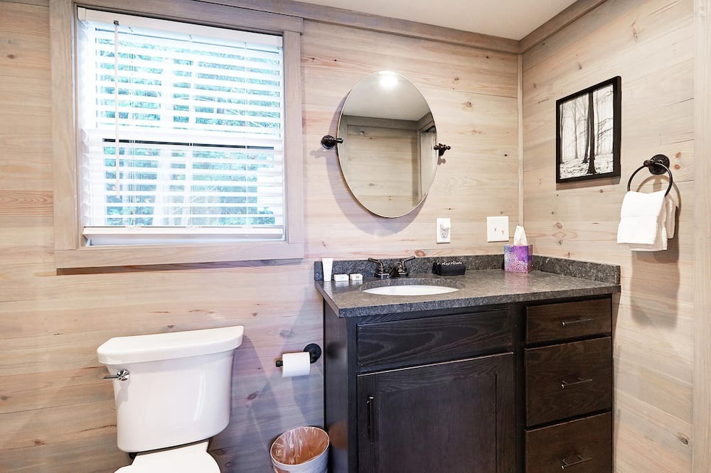 Photo of Bathroom in Arden