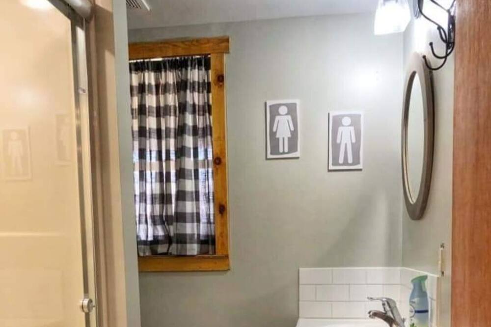 Photo of Bathroom in Luray