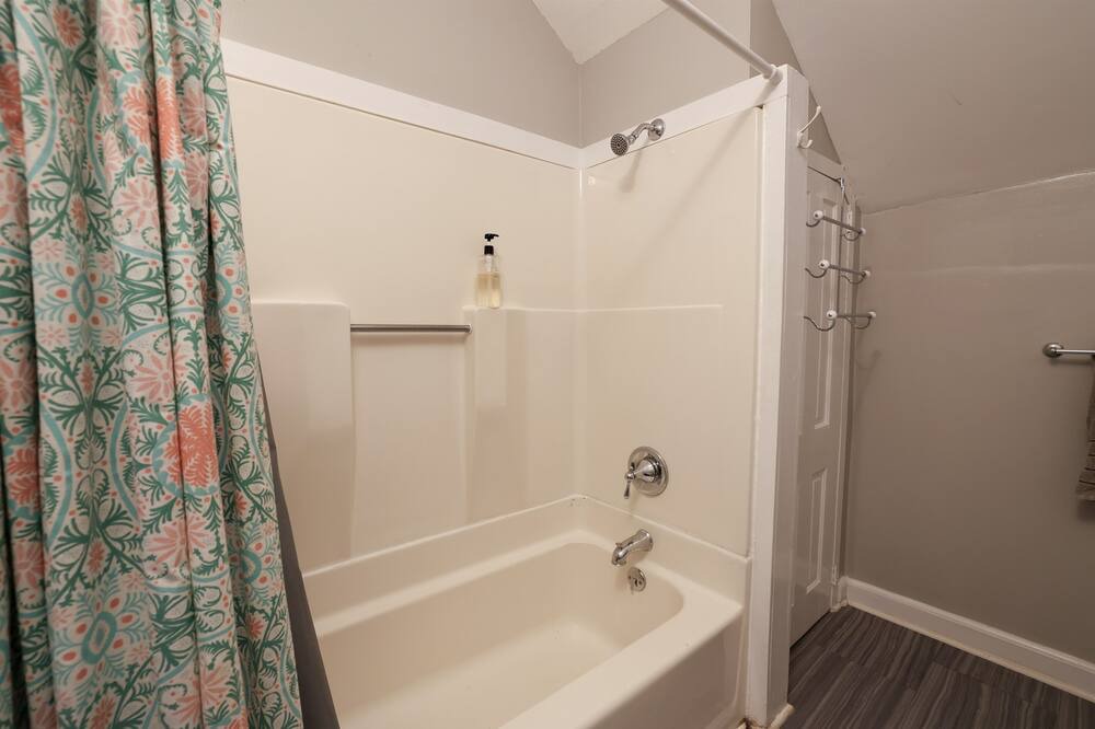 Photo of Bathroom in Fort Payne