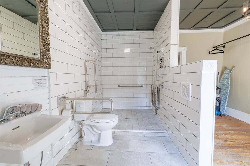 Photo of Bathroom in Fort Payne