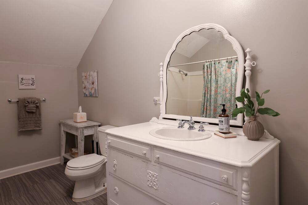 Photo of Bathroom in Fort Payne