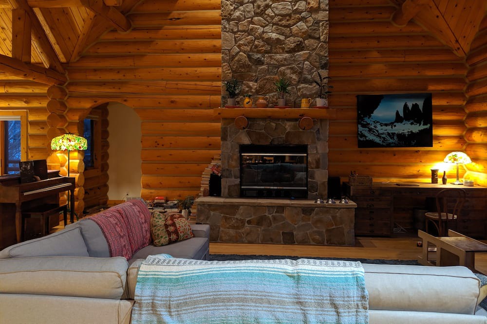 Photo of Livingroom in Pineridge
