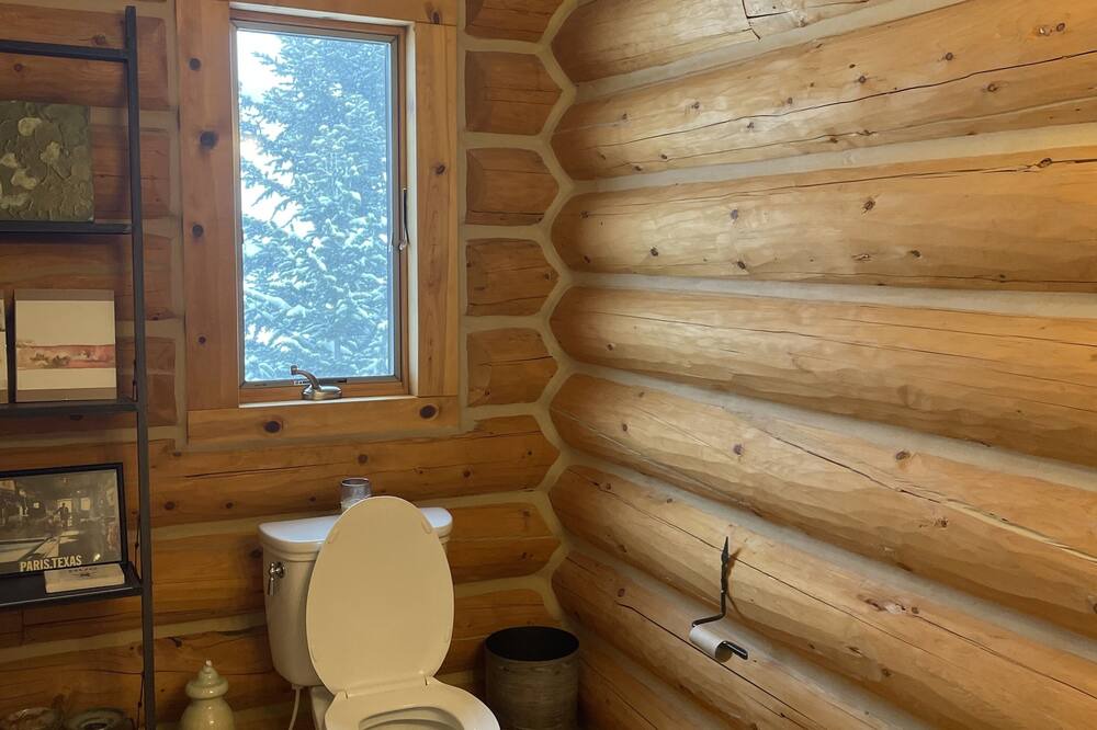 Photo of Bathroom in Pineridge