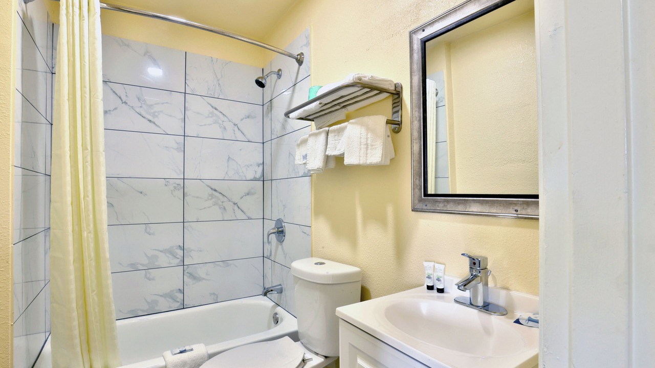 Photo of Bathroom in Oak Park - Northwood