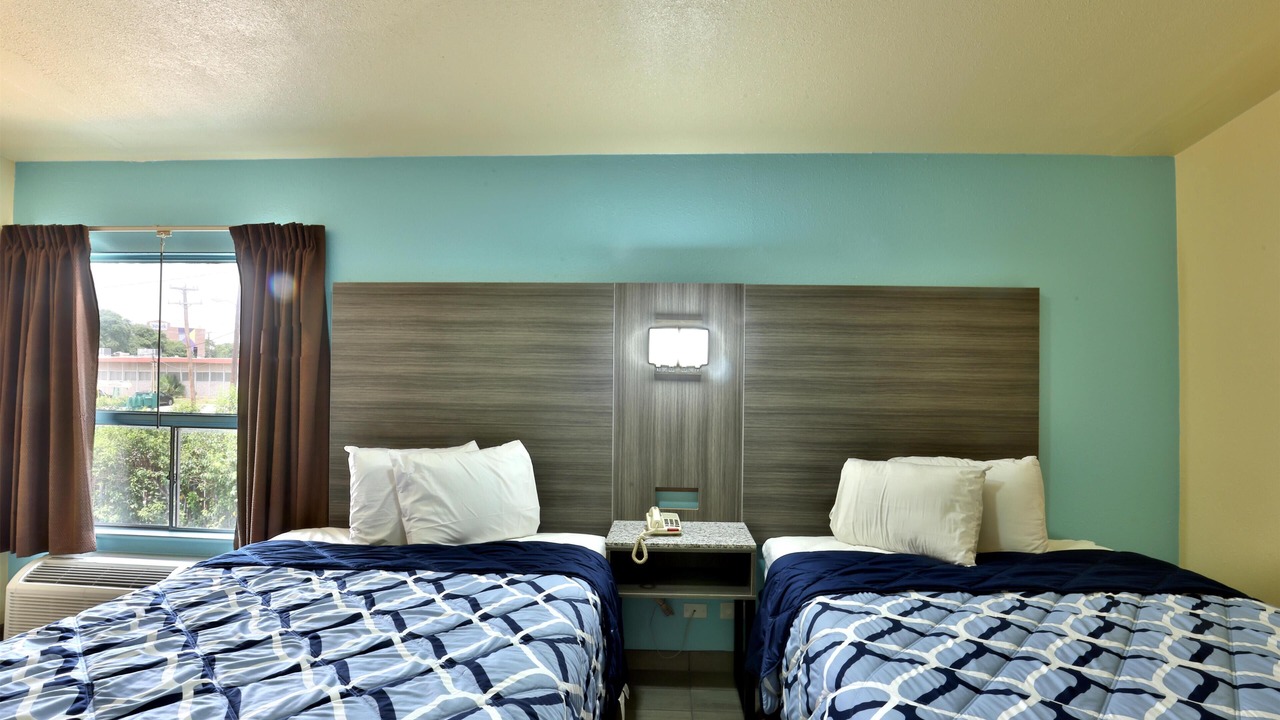 Photo of Bedroom in Oak Park - Northwood