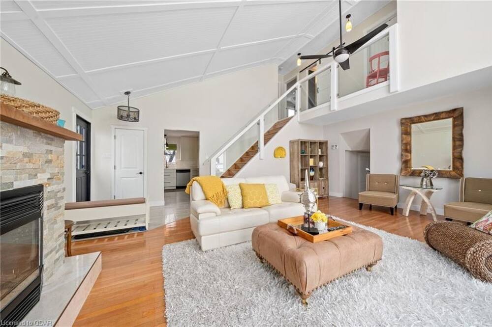 Photo of Livingroom in Rossmore