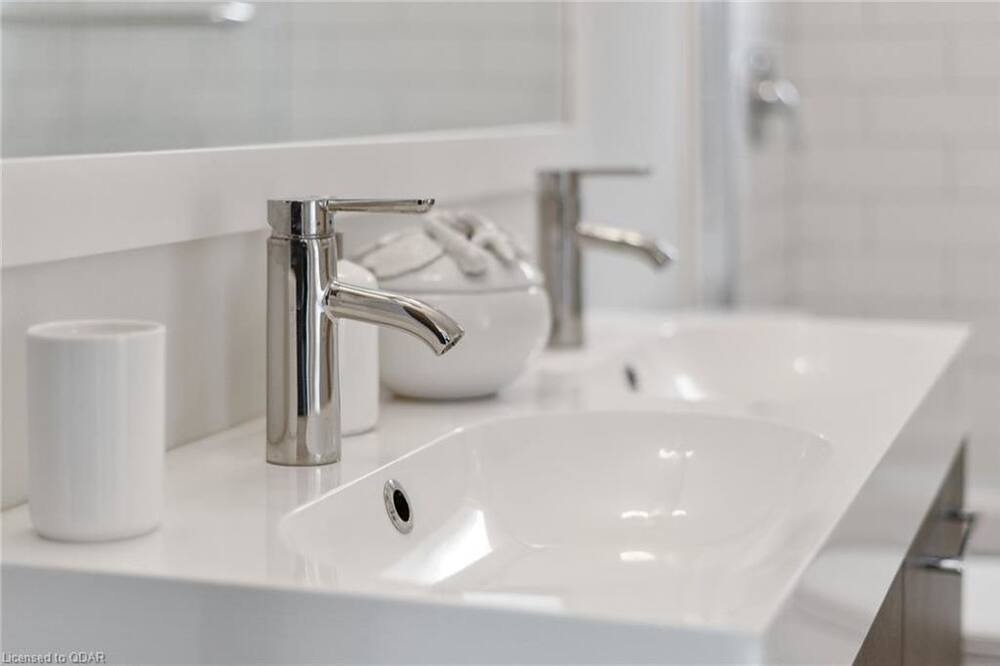 Photo of Bathroom in Rossmore