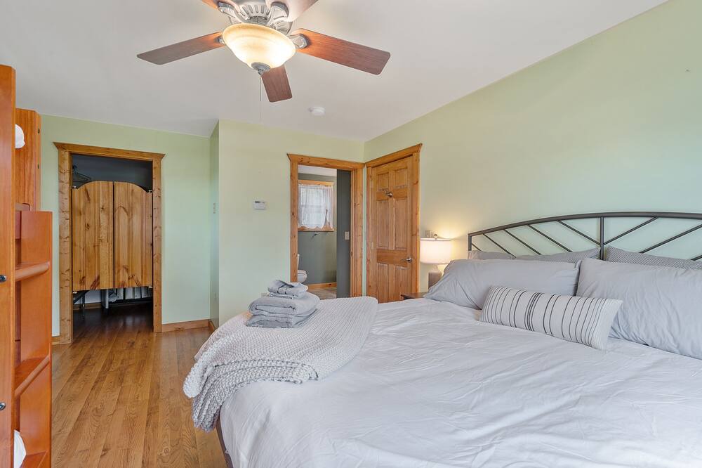 Photo of Bedroom in Wellesley Island