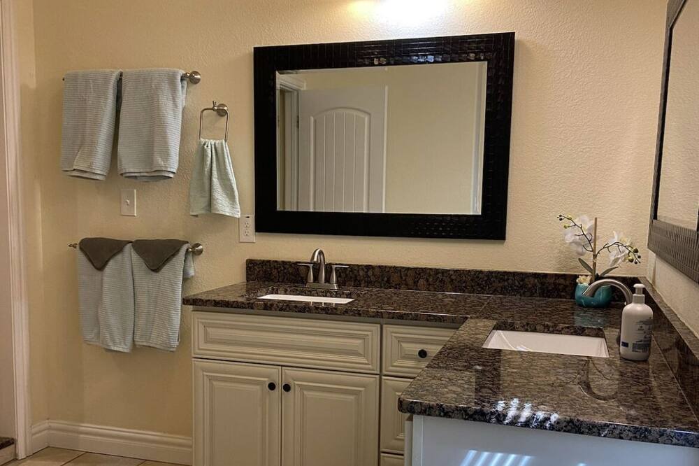 Photo of Bathroom in East Ocean View