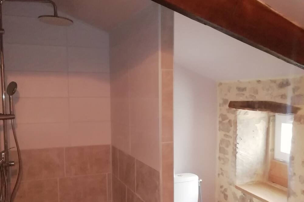 Photo of Bathroom in Saint-Jean-de-Maruejols-et-Avejan