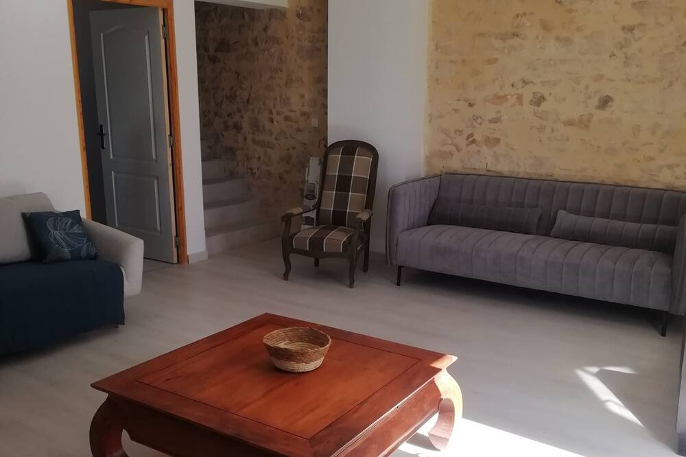 Photo of Livingroom in Saint-Jean-de-Maruejols-et-Avejan