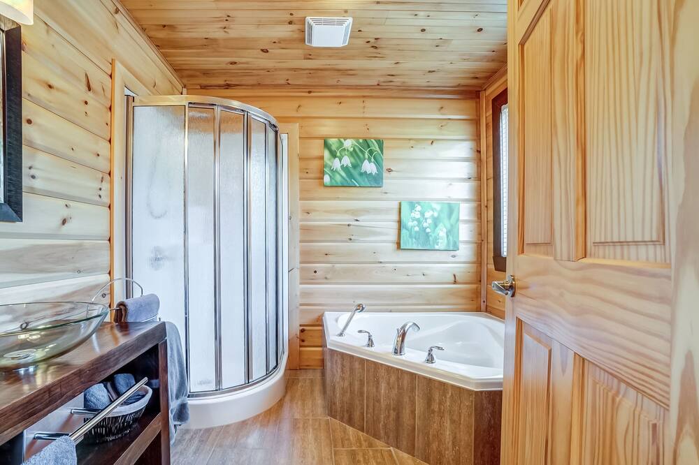 Photo of Bathroom in Cheneville