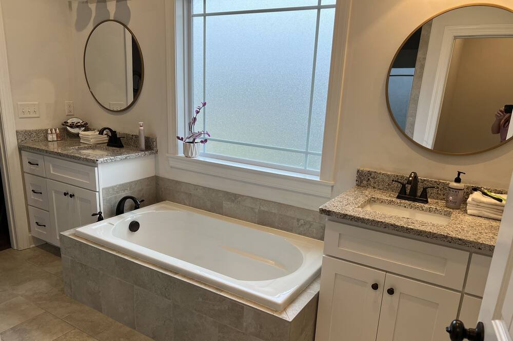 Photo of Bathroom in Gordonsville